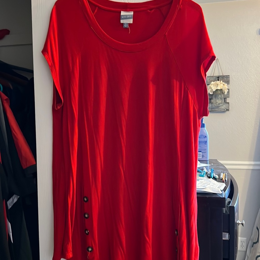 Red shirt sleeve tunic shirt